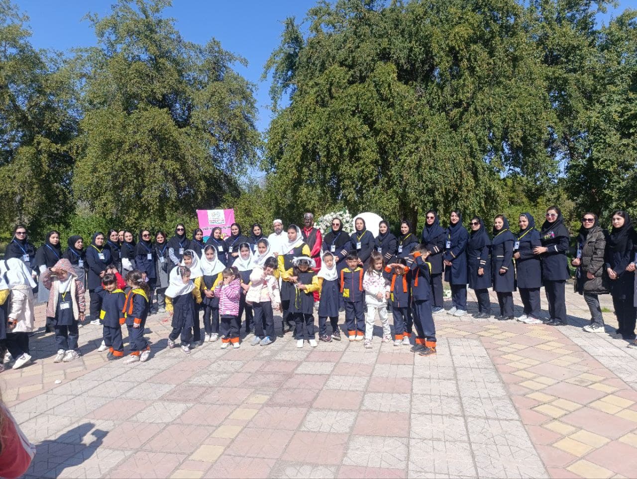 دبستان و پیش دبستانی کودکان نیک